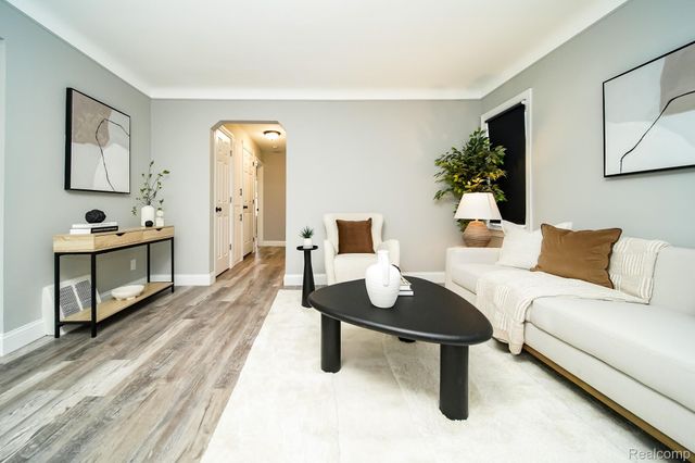 8221 Coolidge, Center Line, MI 48015