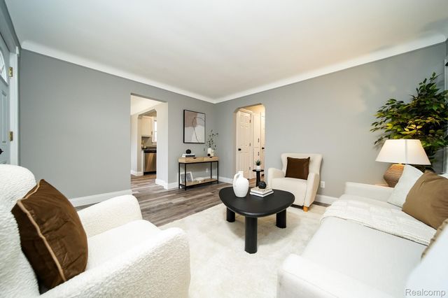 8221 Coolidge, Center Line, MI 48015