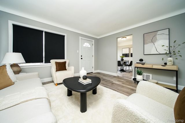 8221 Coolidge, Center Line, MI 48015