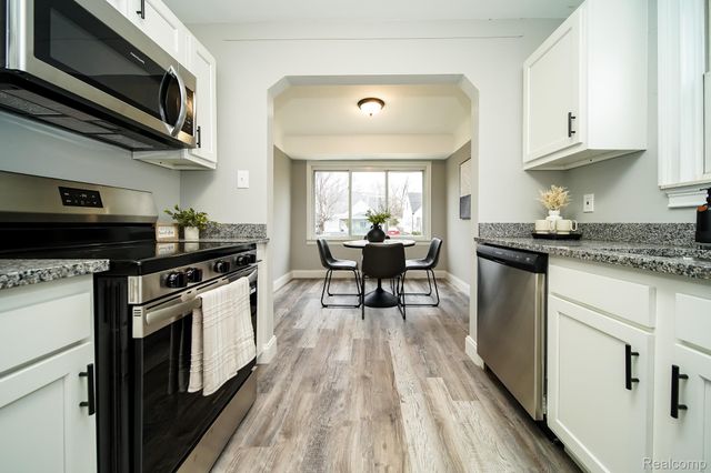 8221 Coolidge, Center Line, MI 48015