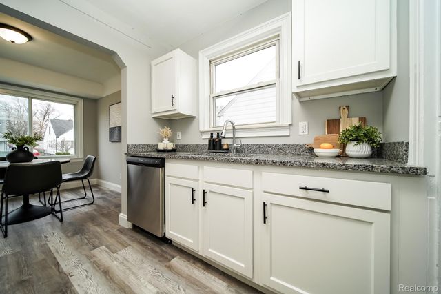 8221 Coolidge, Center Line, MI 48015