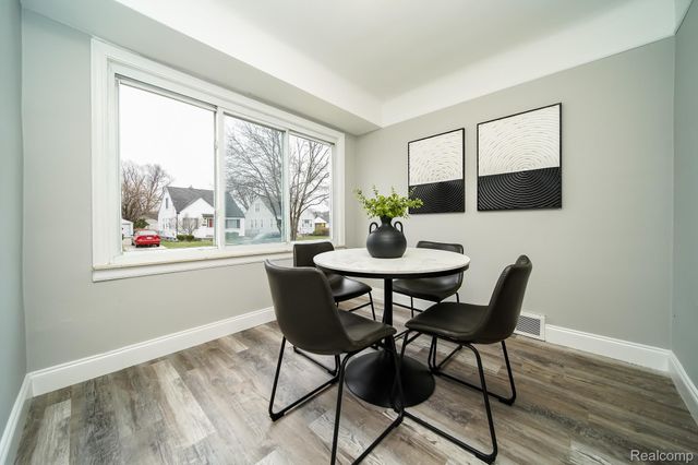 8221 Coolidge, Center Line, MI 48015