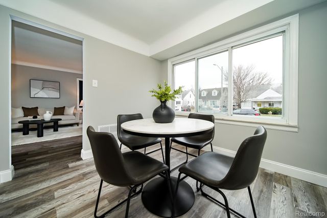 8221 Coolidge, Center Line, MI 48015