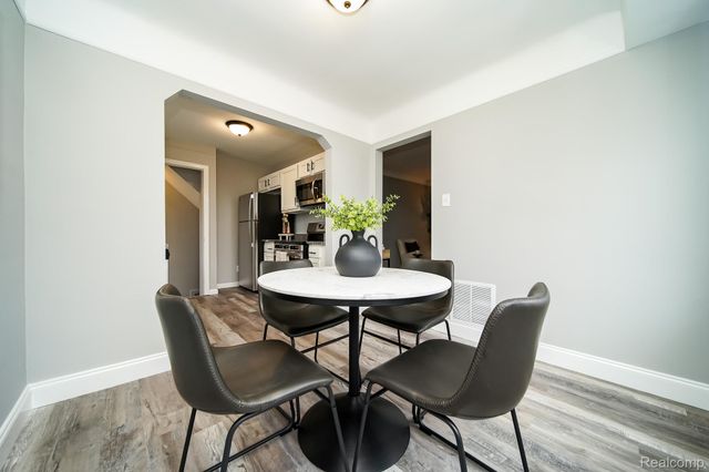 8221 Coolidge, Center Line, MI 48015