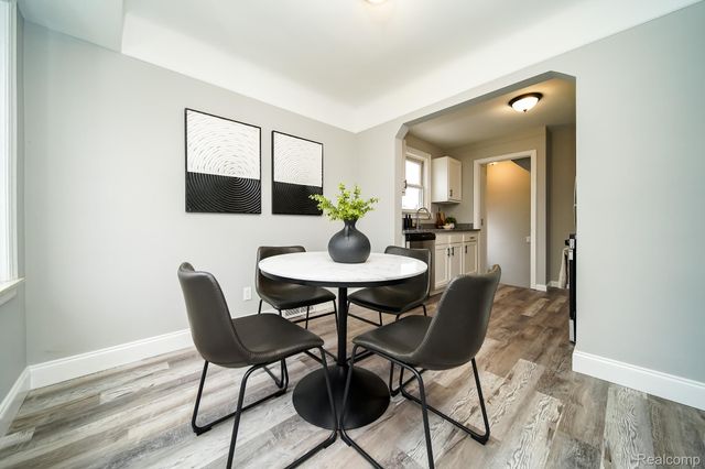 8221 Coolidge, Center Line, MI 48015