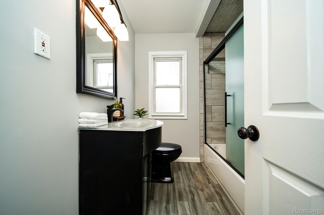 8221 Coolidge, Center Line, MI 48015