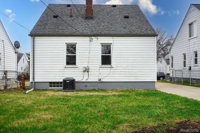 8221 Coolidge, Center Line, MI 48015