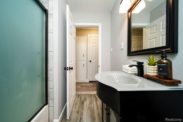 8221 Coolidge, Center Line, MI 48015