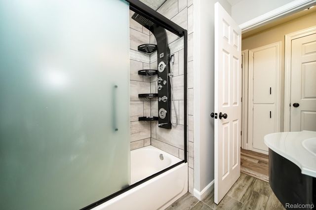 8221 Coolidge, Center Line, MI 48015