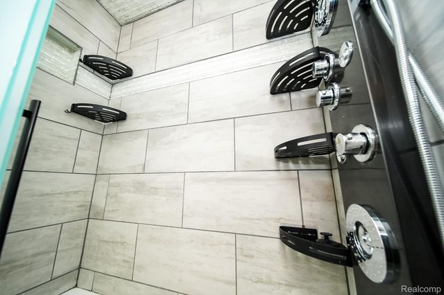 8221 Coolidge, Center Line, MI 48015