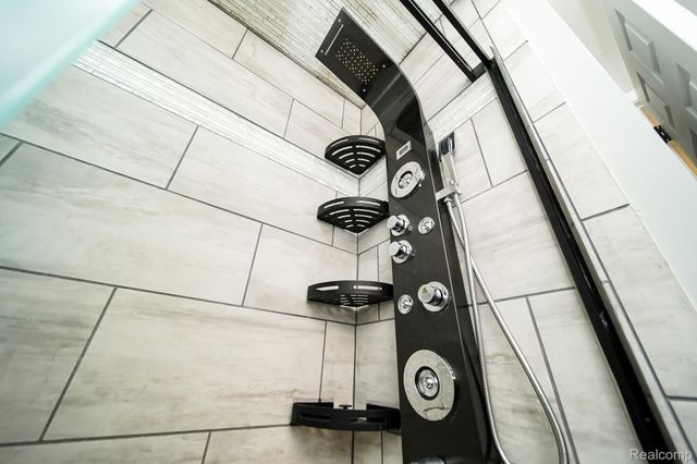 8221 Coolidge, Center Line, MI 48015