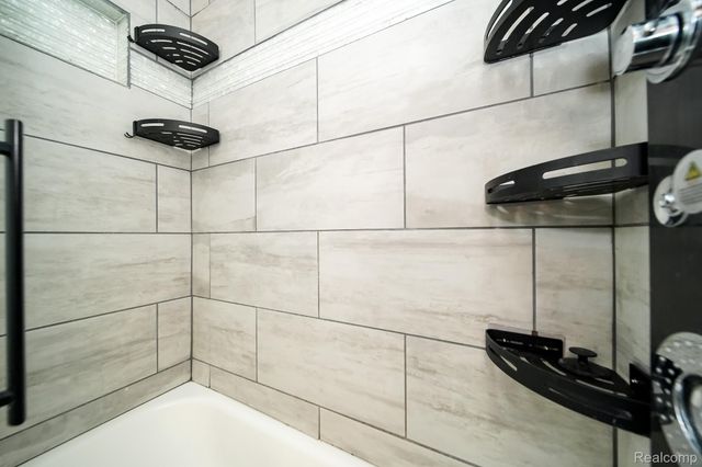 8221 Coolidge, Center Line, MI 48015