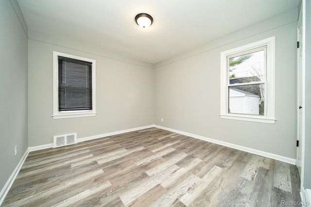 8221 Coolidge, Center Line, MI 48015