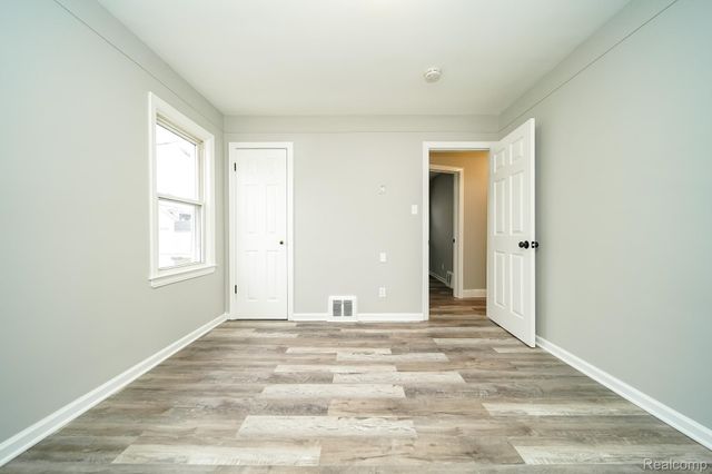 8221 Coolidge, Center Line, MI 48015