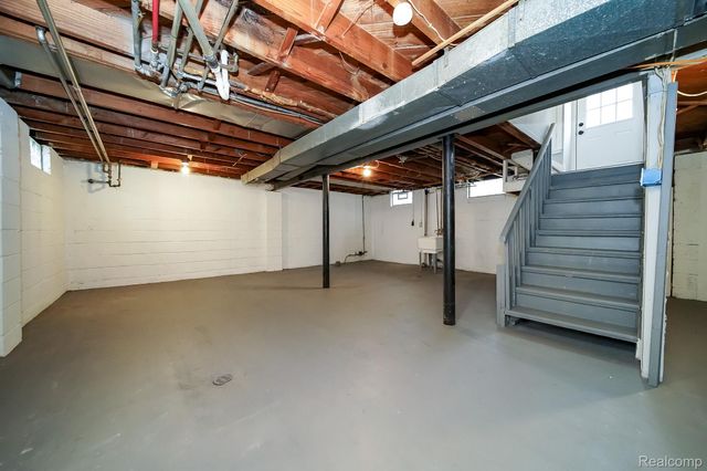 8221 Coolidge, Center Line, MI 48015