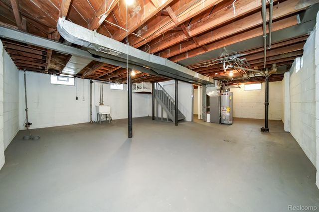 8221 Coolidge, Center Line, MI 48015