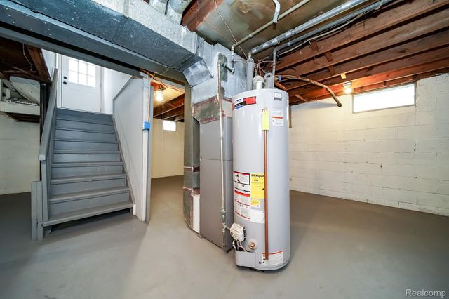 8221 Coolidge, Center Line, MI 48015