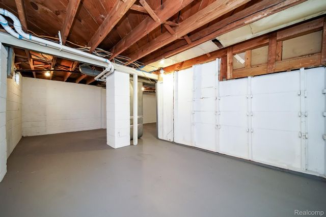 8221 Coolidge, Center Line, MI 48015