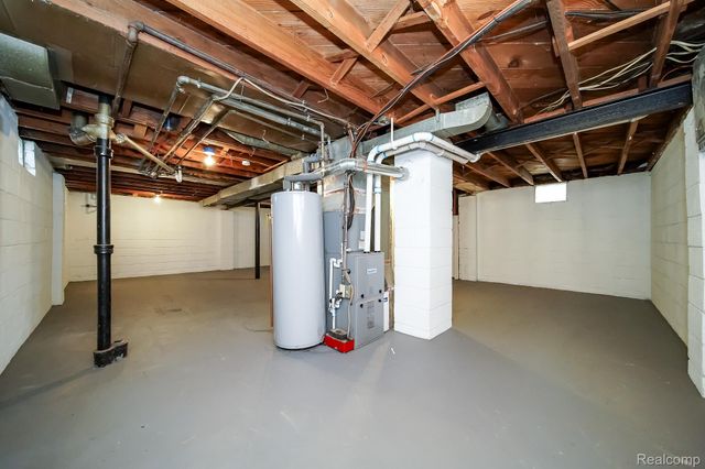 8221 Coolidge, Center Line, MI 48015