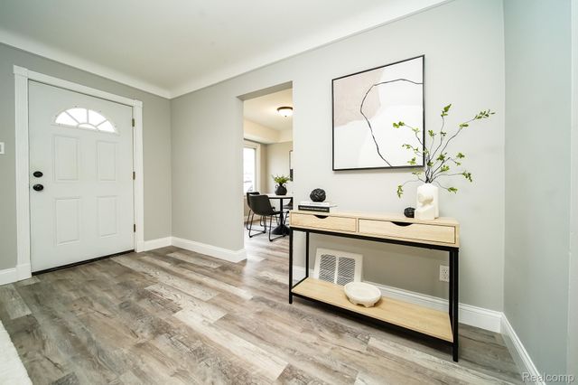 8221 Coolidge, Center Line, MI 48015