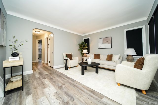 8221 Coolidge, Center Line, MI 48015