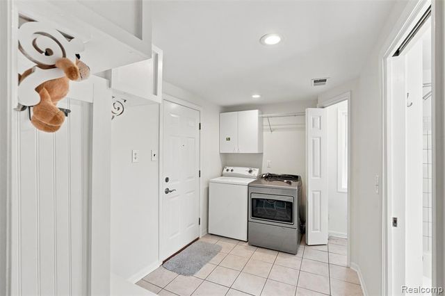 8251 Mcclellan Street, Utica, MI 48317