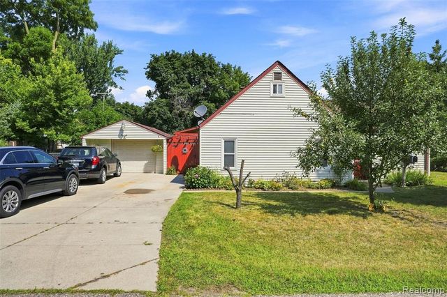 8251 Mcclellan Street, Utica, MI 48317