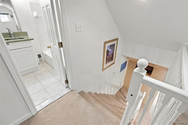 8251 Mcclellan Street, Utica, MI 48317