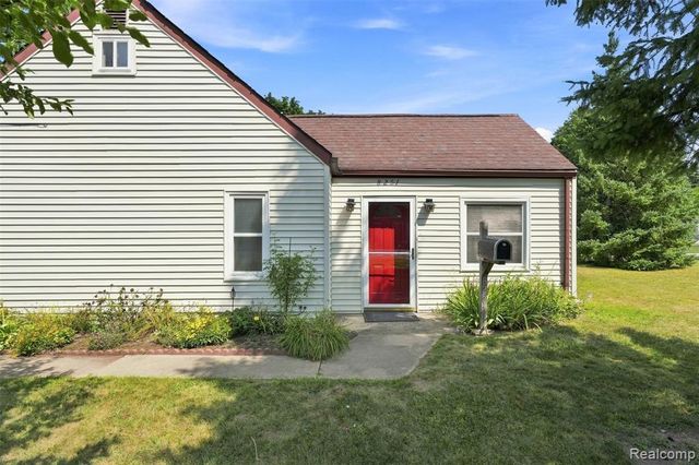 8251 Mcclellan Street, Utica, MI 48317