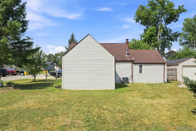 8251 Mcclellan Street, Utica, MI 48317