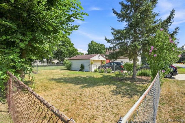 8251 Mcclellan Street, Utica, MI 48317