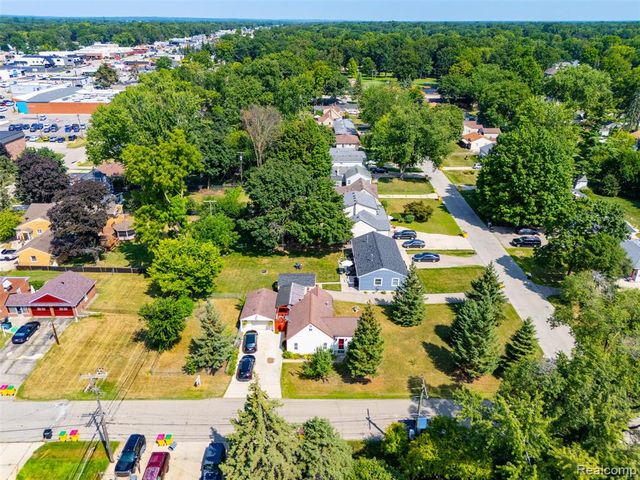 8251 Mcclellan Street, Utica, MI 48317