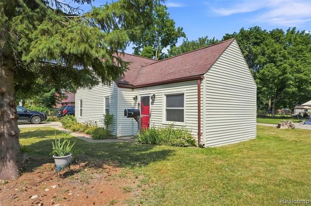 8251 Mcclellan Street, Utica, MI 48317