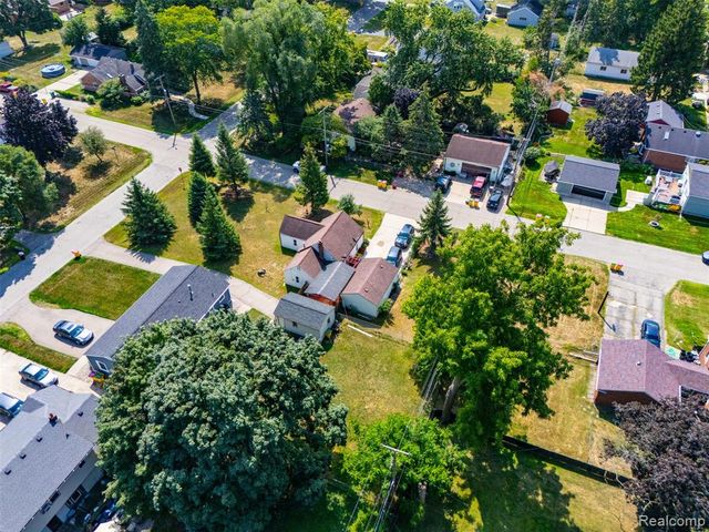 8251 Mcclellan Street, Utica, MI 48317