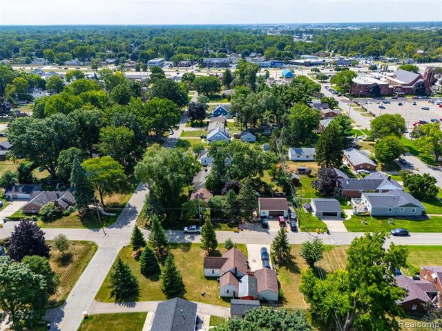 8251 Mcclellan Street, Utica, MI 48317
