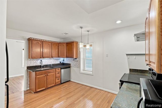 8251 Mcclellan Street, Utica, MI 48317