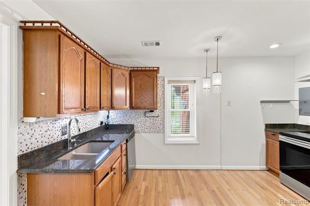 8251 Mcclellan Street, Utica, MI 48317