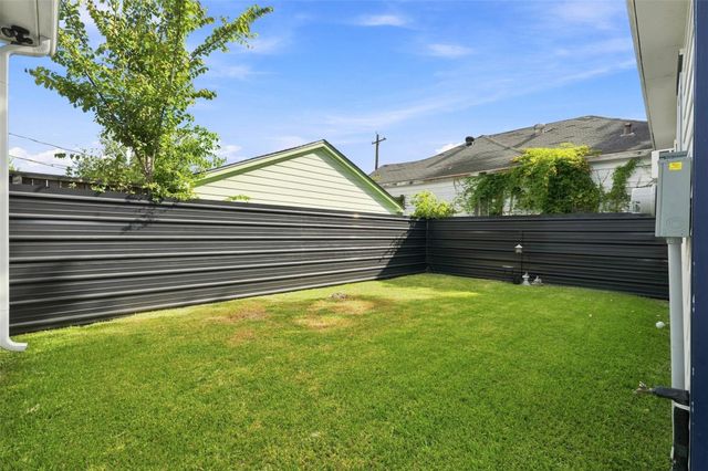 2218 South Street, Houston, TX 77009