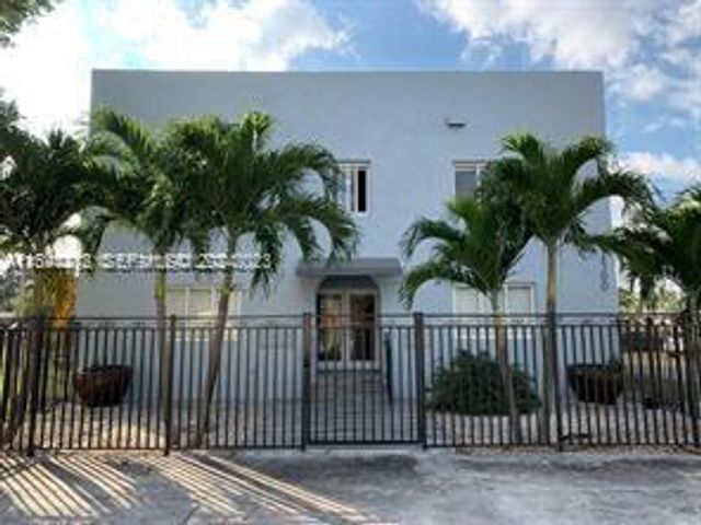 2500 NE 192nd Street, Miami, FL 33180