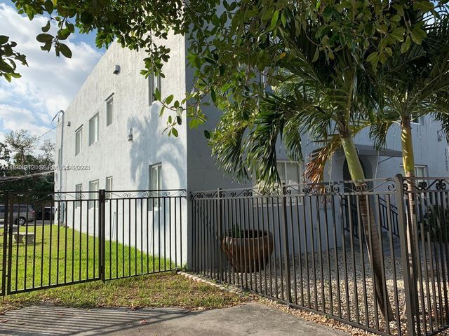 2500 NE 192nd Street, Miami, FL 33180