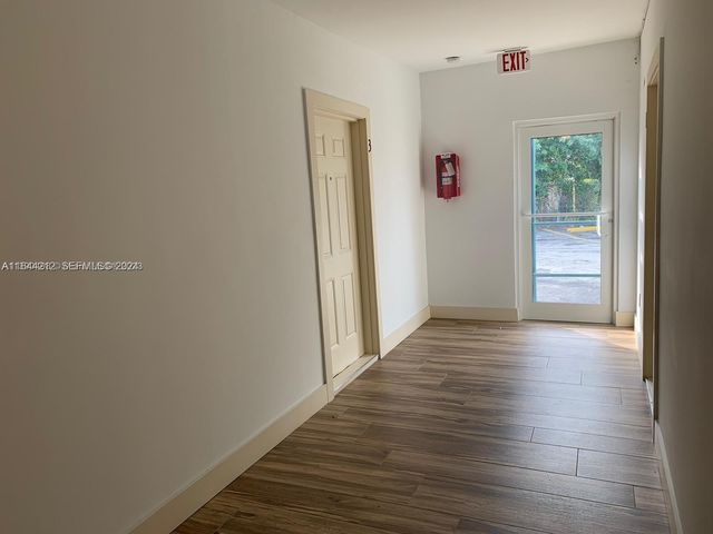 2500 NE 192nd Street, Miami, FL 33180