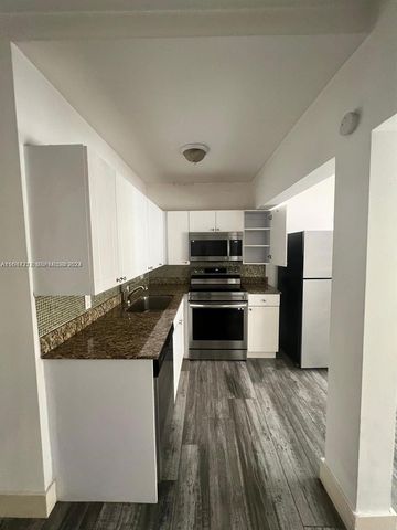 2500 NE 192nd Street, Miami, FL 33180