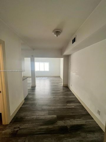 2500 NE 192nd Street, Miami, FL 33180