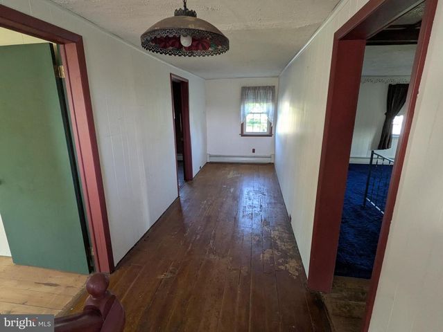 8690 JONESTOWN RD, Grantville, PA 17028