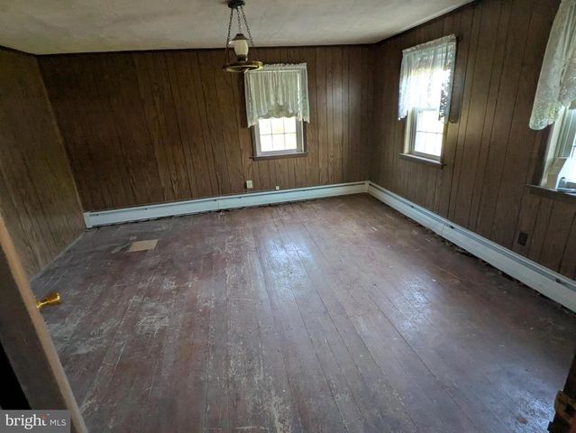 8690 JONESTOWN RD, Grantville, PA 17028