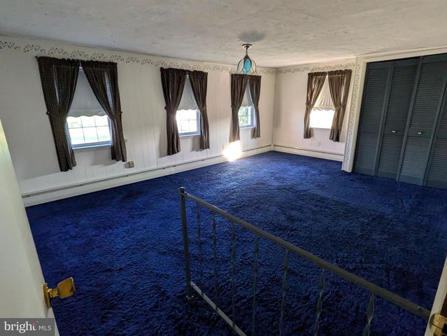 8690 JONESTOWN RD, Grantville, PA 17028