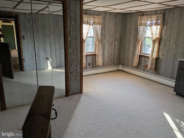 8690 JONESTOWN RD, Grantville, PA 17028
