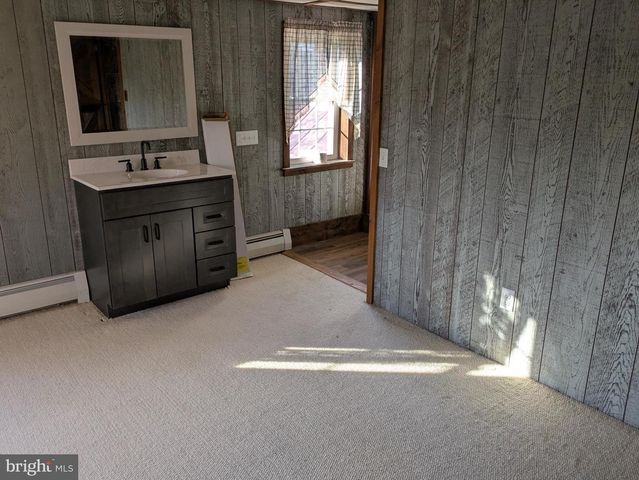 8690 JONESTOWN RD, Grantville, PA 17028