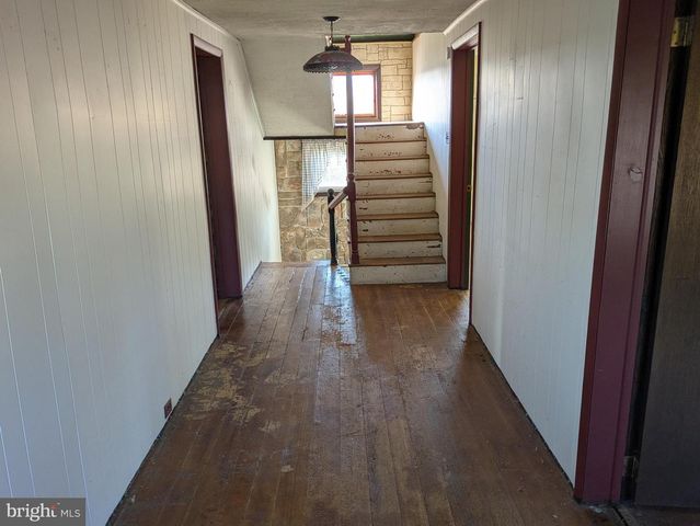 8690 JONESTOWN RD, Grantville, PA 17028