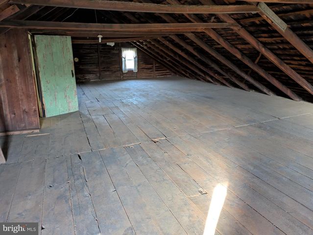 8690 JONESTOWN RD, Grantville, PA 17028